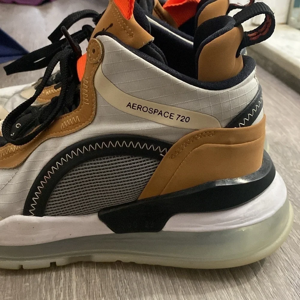 Jordan aerospace 720 sneakers size 7.5 Used in good condition. Tan,white,black